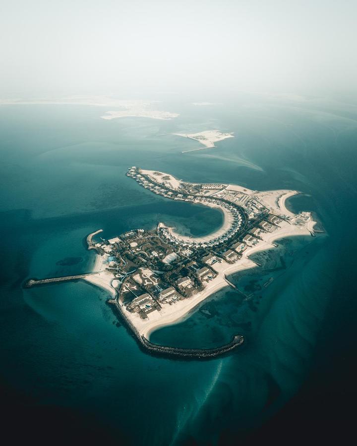 누라이 아일랜드 리조트 아부다비 외부 사진 Aerial view of the island